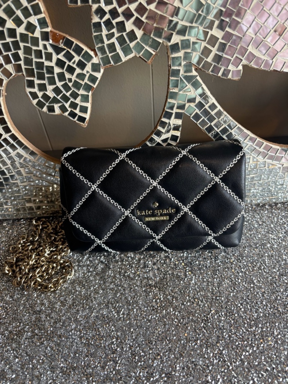 💕Kate spade Black Quilted Chain-Accent Crossbody